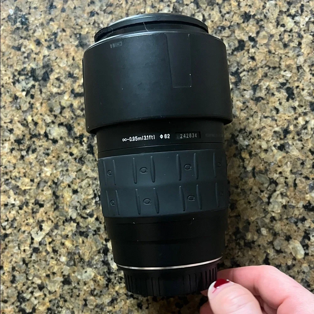Quantaray 70-300nm Tele-Macro 1:2 Lens